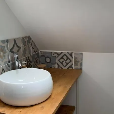 La Petite Maison Pres De La *