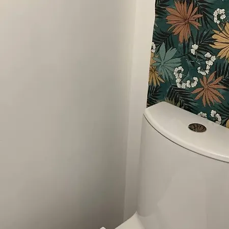 La Petite Maison Pres De La *