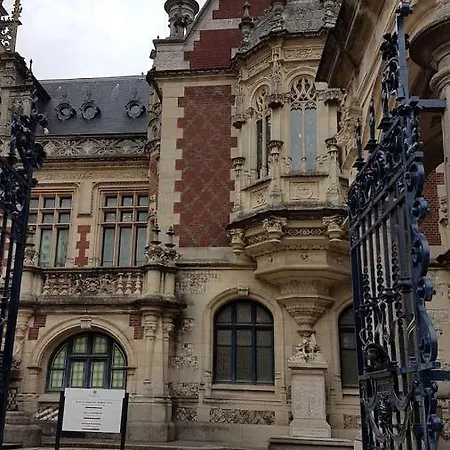 La Petite Maison Pres De La